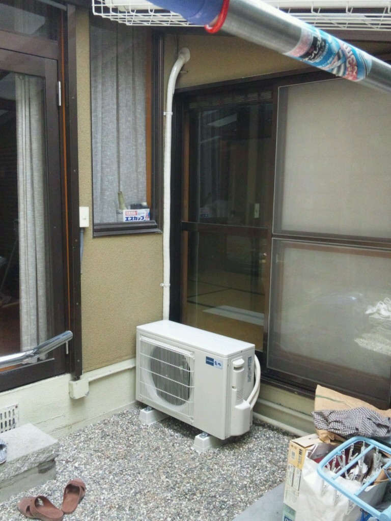 エアコン室外機　和室